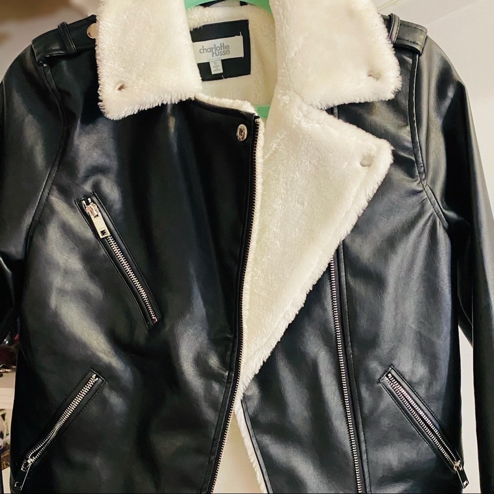 Black faux leather jacket 🌑